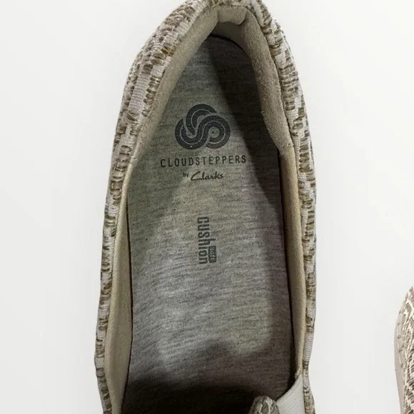 Clarks Cloudsteppers Women's Size 8 Step Glow Slip On Shoes Beige Gold Pattern - Picture 6 of 8